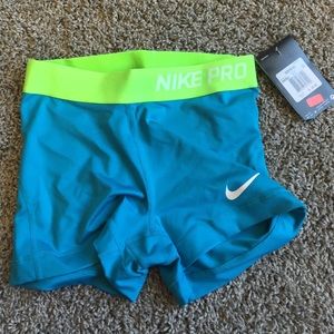 NWT Nike pro