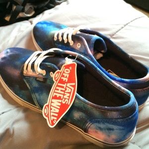 NEW women size 9 vans