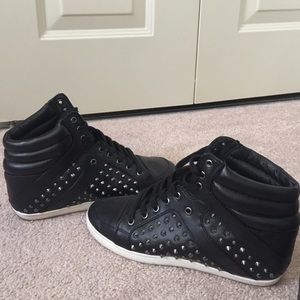 Studded sneaker wedge