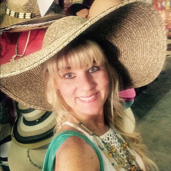 Meet your Posher, Dana - Picture 1 of 1
