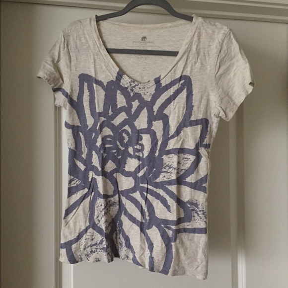 Banana Republic v-neck tshirt