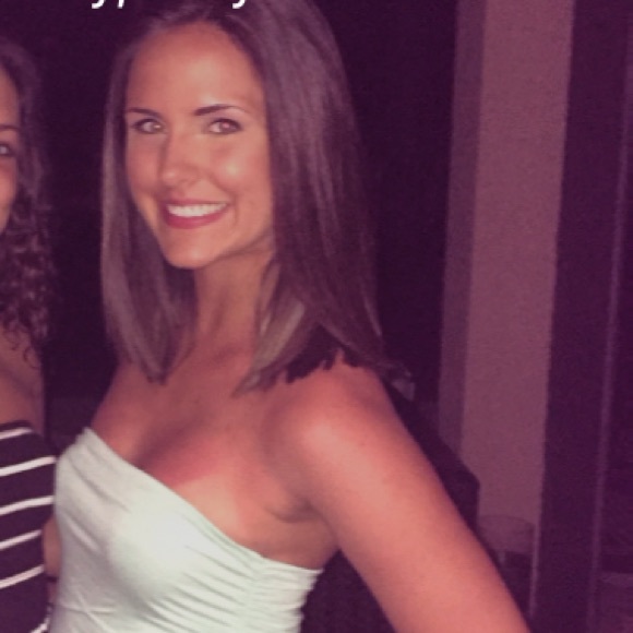 Meet your Posher, Carly - Picture 1 of 1