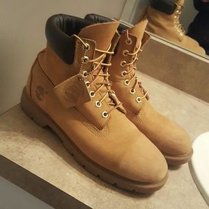 Timberland Boots (SIZE 8.5 IN MENS)