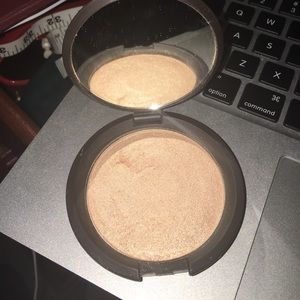 Becca champagne pop by Jaclyn Hill