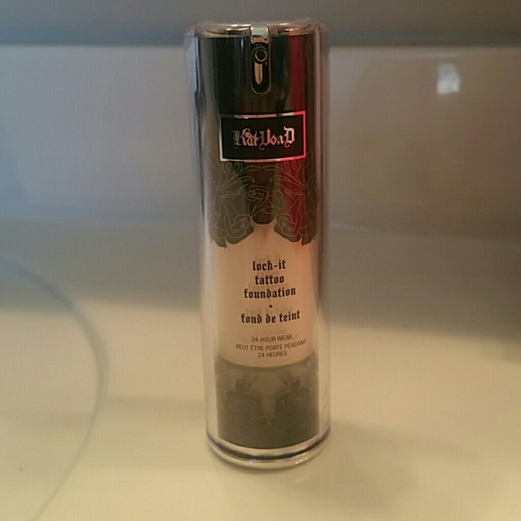 Kat Von D foundation light 42