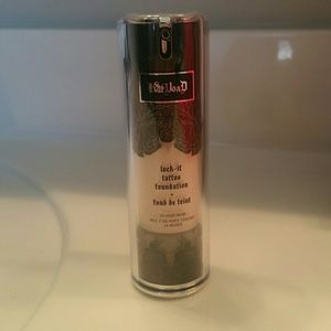 Kat Von D foundation light 42