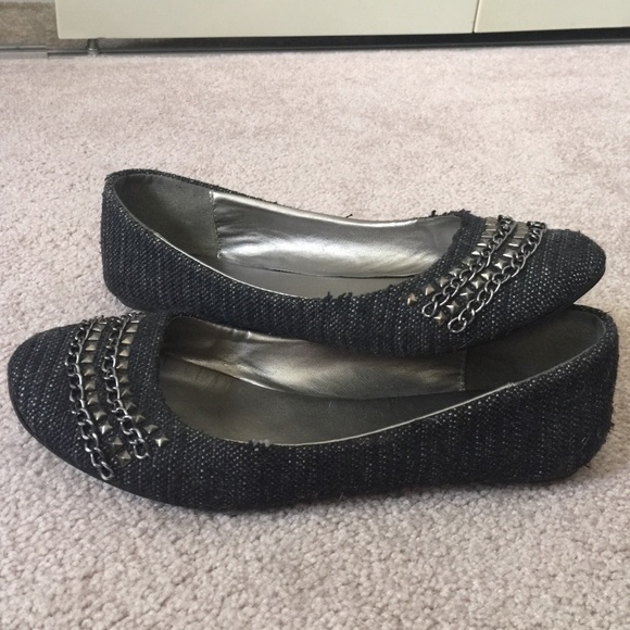 Black/gray Studded flats