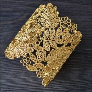 Chantilly Lace Cuff