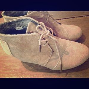 Toms suede wedges