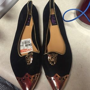 velour with gold plated toe tiger head on top