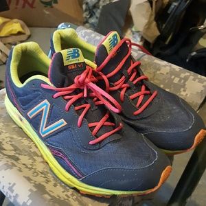 New Balance tennis shoes