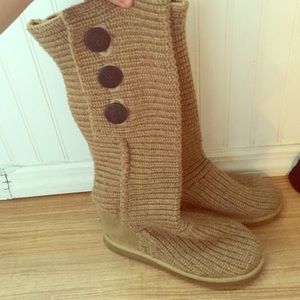 Size 7 crochet chestnut uggs