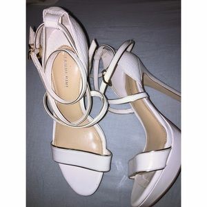 Size 10 White Gianni Bini strappy sandals