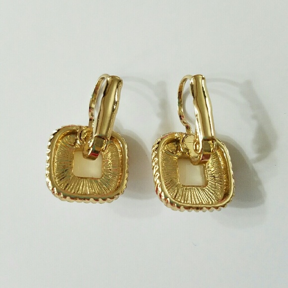 Elegant Jewel Earrings - Picture 2 of 3