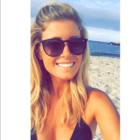 Meet your Posher, Danielle - Picture 2 of 4