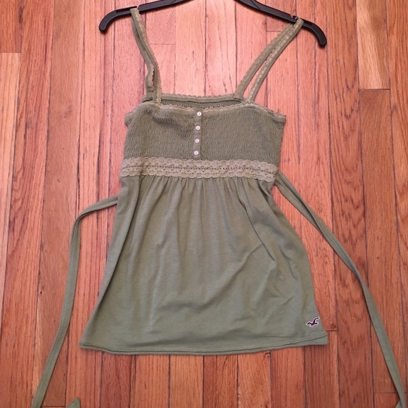 Green Hollister tank.