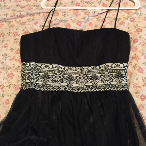 Tess Dress - Picture 1 of 3