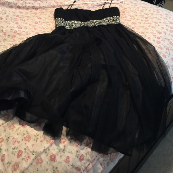 Tess Dress - Picture 2 of 3