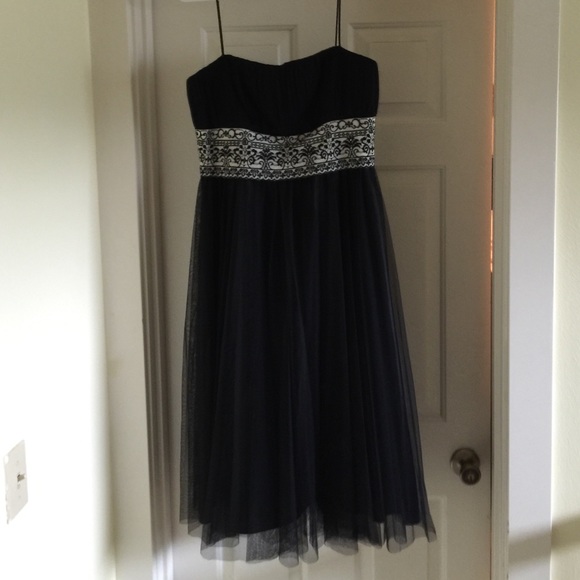 Tess Dress - Picture 3 of 3