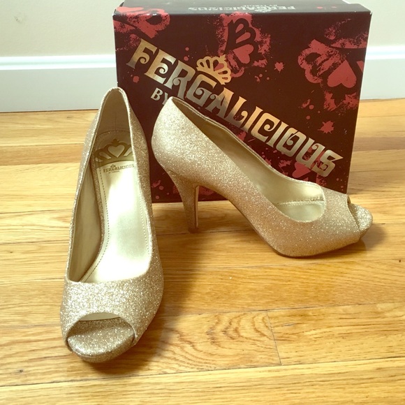 Gold glitter peep-toe pump