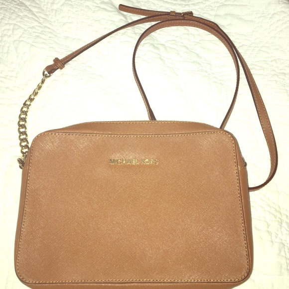 MICHEAL KORS CROSS BODY PURSE