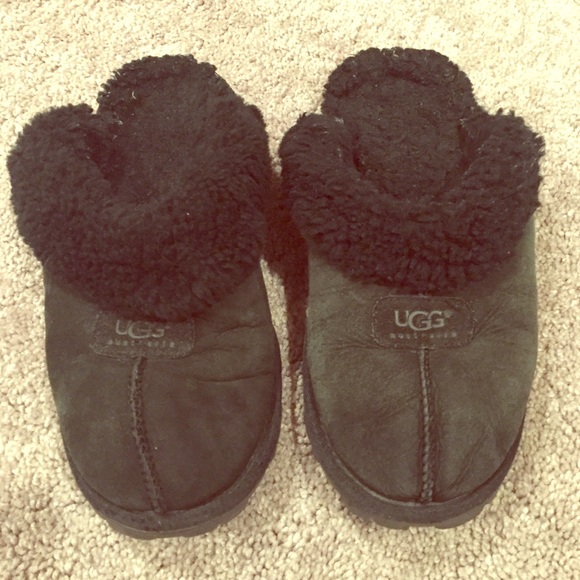 black ugg slippers