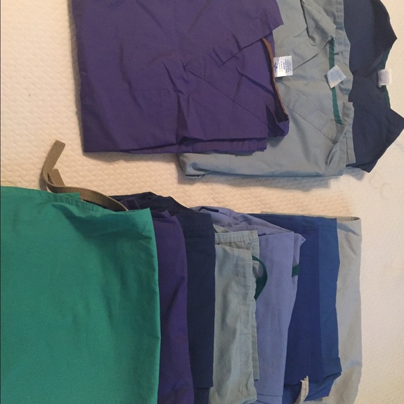 Unisex scrubs....tops and bottoms. Medium