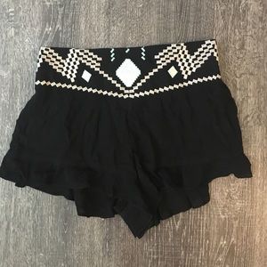 super cute flowy black shorts!