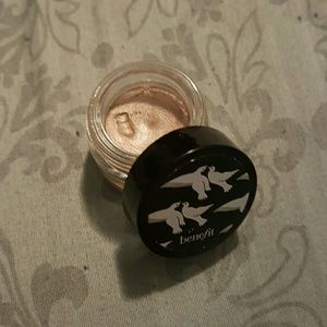 Benefit creaseless shadow/liner
