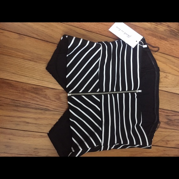 AUS designer top - Picture 2 of 2