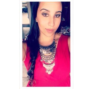 Meet your Posher, Laura milena