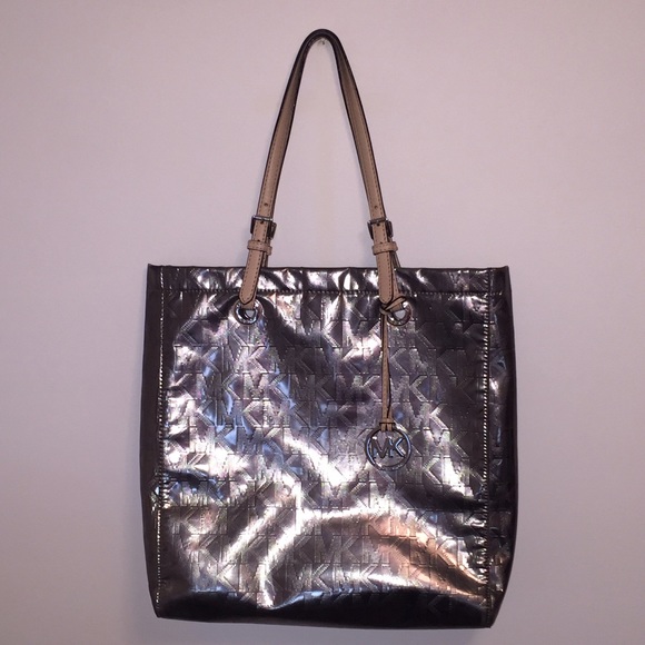 Michael Kors Handbags - Michael Kors Jet Set Tote -Silver