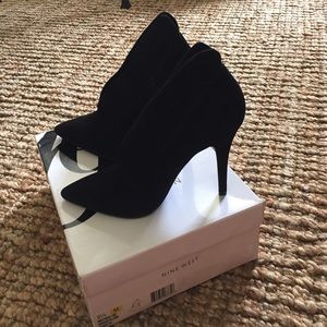 Nine West black point toe heel