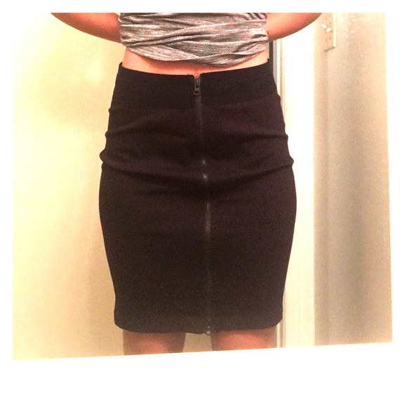 Versatile black skirt