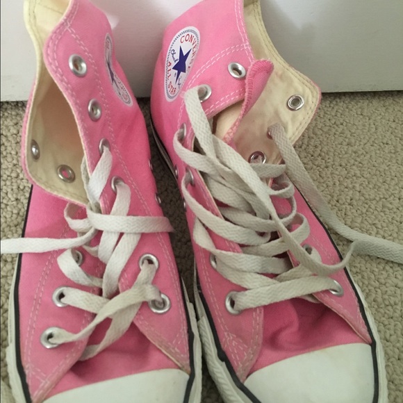 Pink converse with heart on side ❤️ - Picture 2 of 4