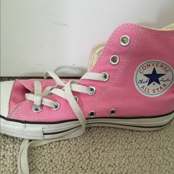 Pink converse with heart on side ❤️ - Picture 3 of 4
