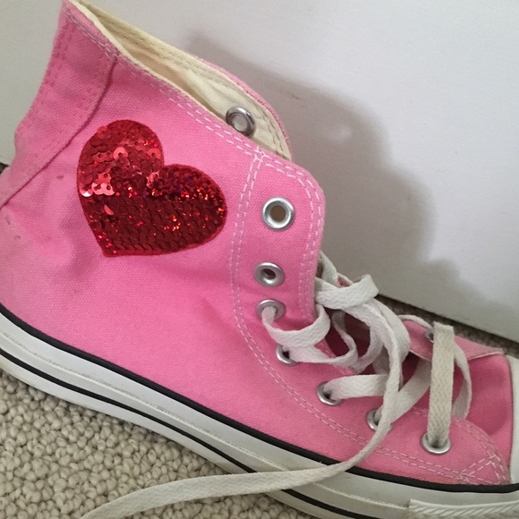 Pink converse with heart on side ❤️ - Picture 4 of 4