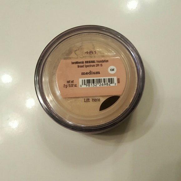 Bare minerals foundation medium - Picture 2 of 3