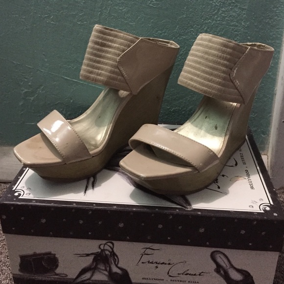 Summertime wedge mules!