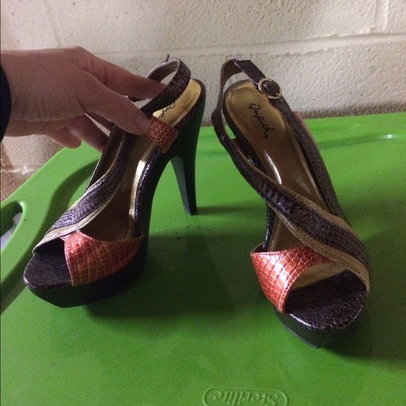 Sandals - Picture 2 of 2