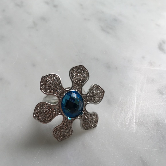 Selling a "Fleur De Mer Ring" - Picture 2 of 4
