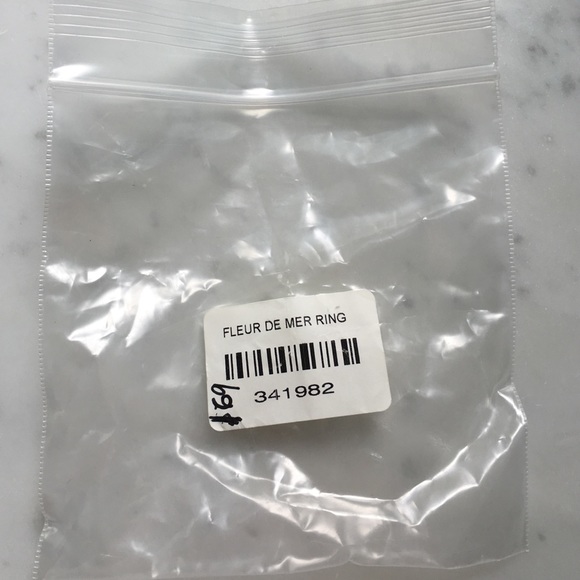 Selling a "Fleur De Mer Ring" - Picture 3 of 4