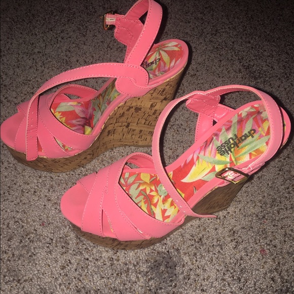 Charlotte Russe coral wedges