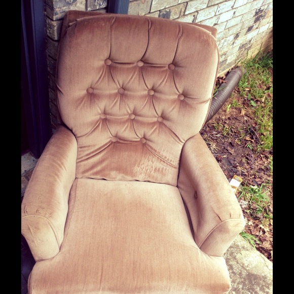 Light chestnut chair