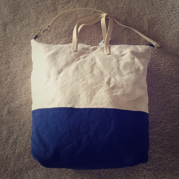 GAP Canvas Zippered Tote