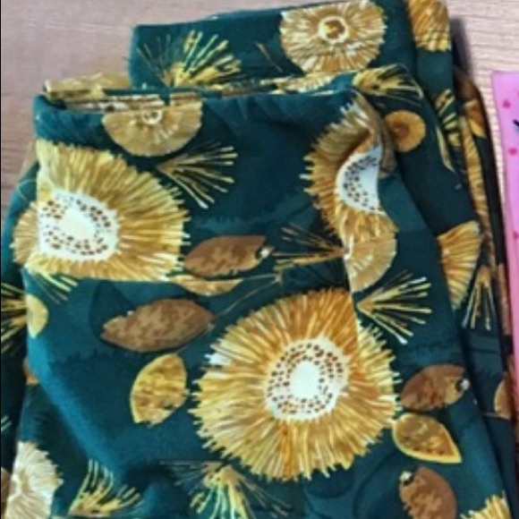 Lularoe leggings size tween