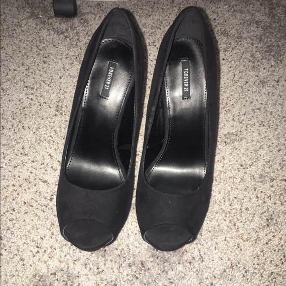 ✨✨BRAND NEW✨✨ Forever 21 mini platform heels