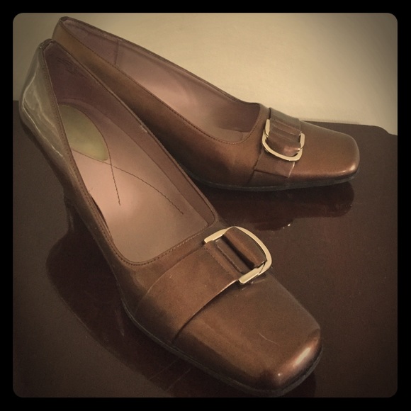 Metallic Bronze Kitten Heel Like-New Condition