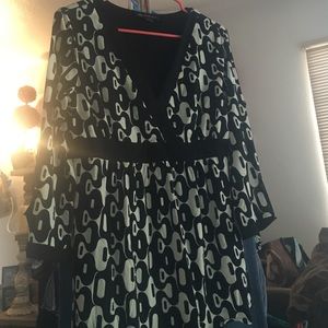 3/4 sleeve Black & White INC top