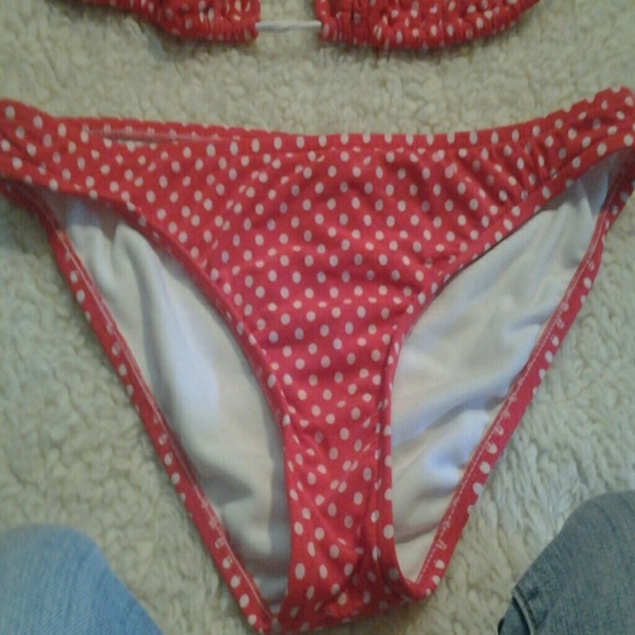 2 PIECE  SWIM  SUITE. - Picture 4 of 4
